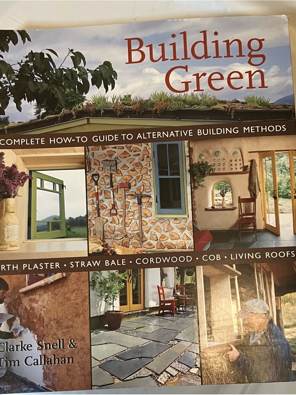 Building Green: A Complete How-to Guide to Alternative Building Methods
